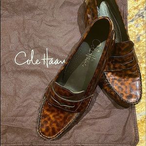 COLE HAAN LEOPARD a steal❤️❤️Vintage Loafers!!! Size 7